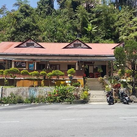 Alora Budget Inn Tanah Rata Ngoại thất bức ảnh