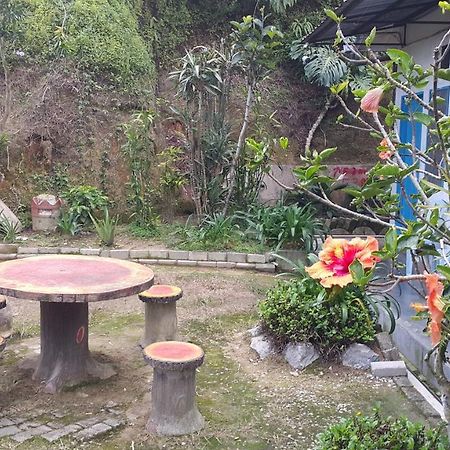 Alora Budget Inn Tanah Rata Ngoại thất bức ảnh