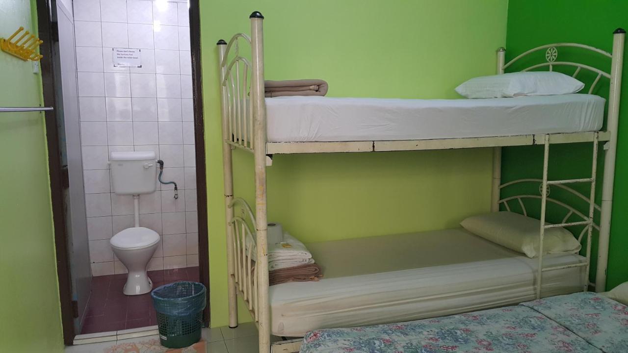 Alora Budget Inn Tanah Rata Ngoại thất bức ảnh